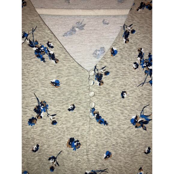 Liz Claiborne Grey Blue Floral Flutter Sleeve Stretch Knit Top Size 1X - Picture 2 of 6